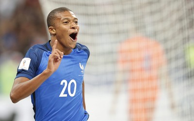 龙珠电竞独家-亚马尔模仿C罗庆祝