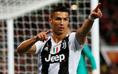 龙珠电竞焦点-劳塔罗抢点破门轻巧